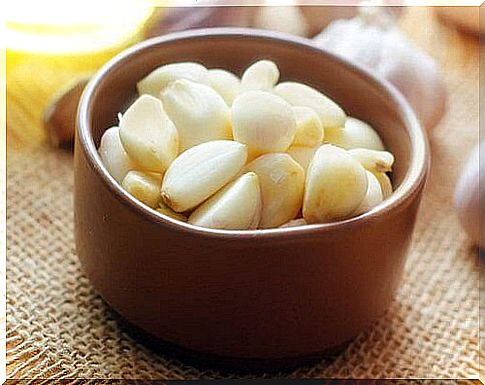 Garlic in a clay bowl