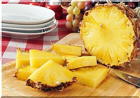 Sliced ​​pineapple