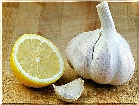 Cleanse your arteries and reduce cholesterol with garlic and lemon zest