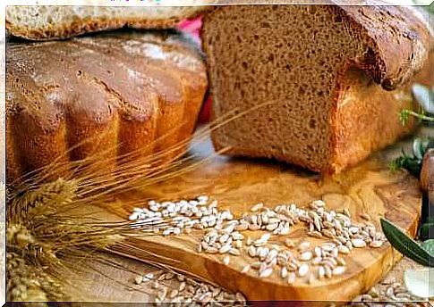 Wholemeal bread on a cutting board