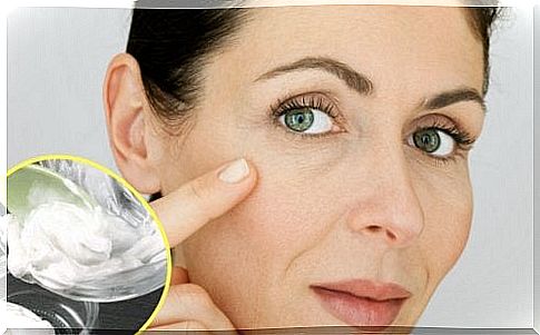 Home treatment for scars and wrinkles with few ingredients