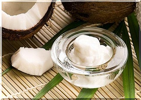 Make a home treatment for scars with coconut oil