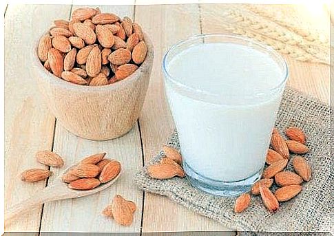 How to make almond milk and lose weight