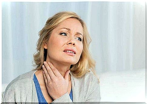 Woman has pain in the throat