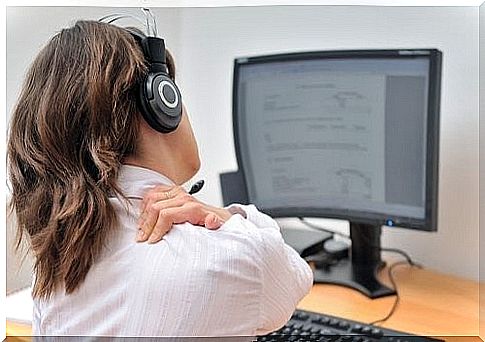 Woman in pain in front of computer