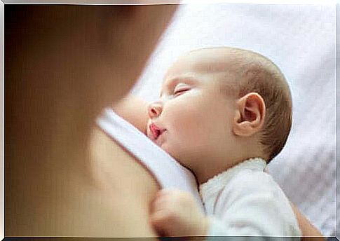 Baby sleeping on mother's arm 