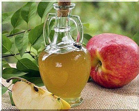 Apple cider vinegar and apple