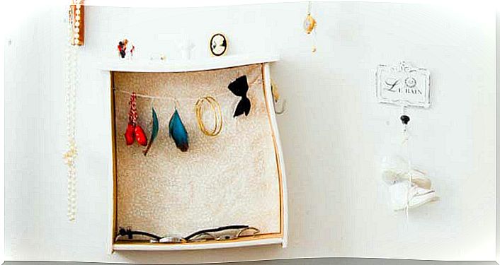 Storage jewelry