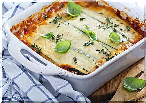 A lasagna with eggplant is a delicious and healthy alternative to the traditional version with meat