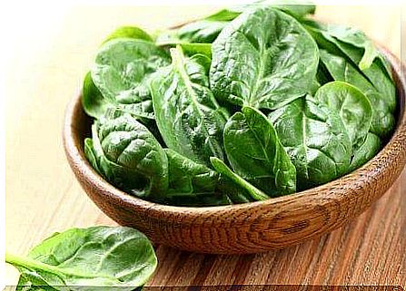 Spinach is rich in vitamin E.