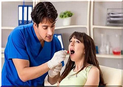 Doctor checks the lower jaw salivary glands of patient