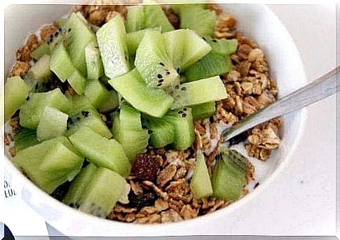 Oatmeal with kiwi